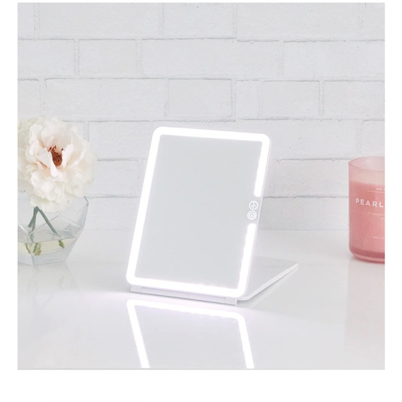 Elegant White LED Accessory Stand - Picture 3 of 3